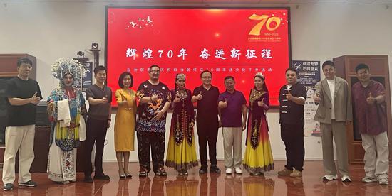 青春獻(xiàn)禮文化行 自治區(qū)團(tuán)委青聯(lián)組織青年文藝志愿者赴和田地區(qū)開展文化下鄉(xiāng)活動(dòng)